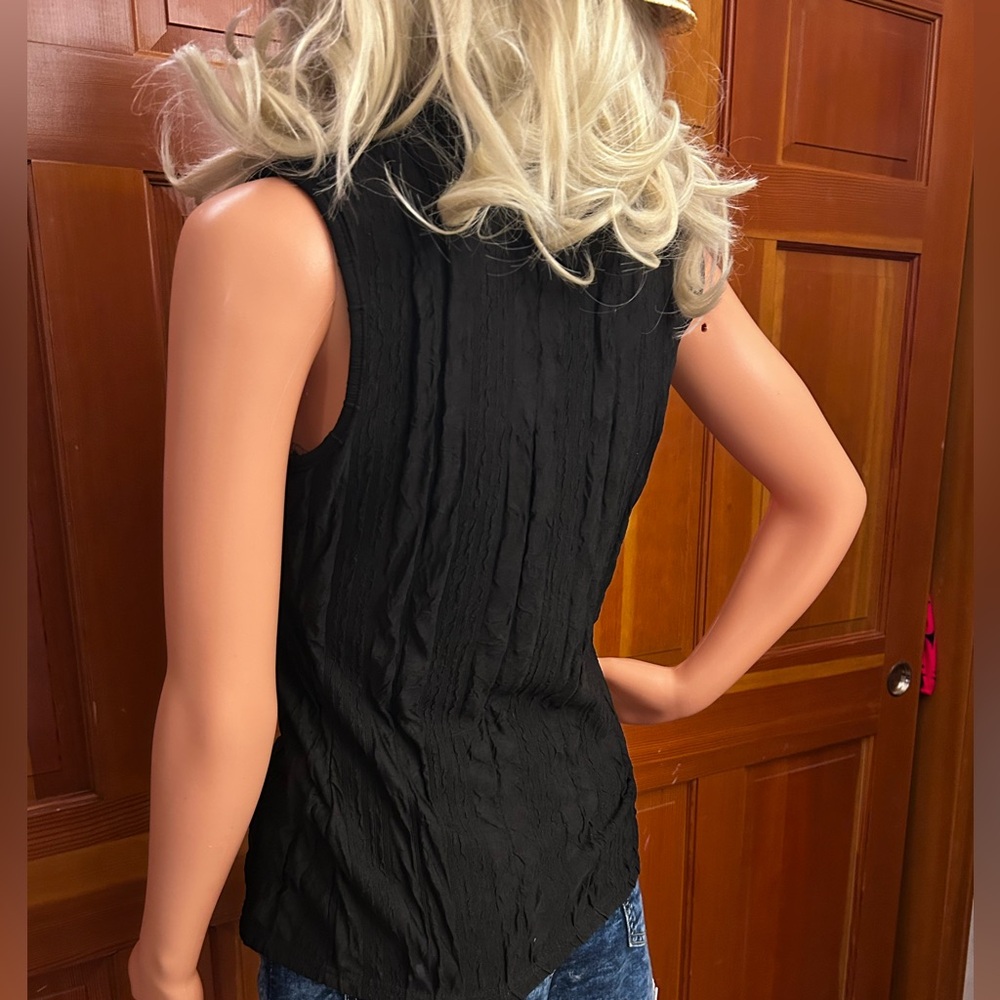 Chic Textured Tank Top - Picture 9 of 16